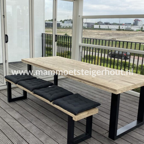 Tuintafel  Urbino Industrieel met gecoate Stalen X of U poten .