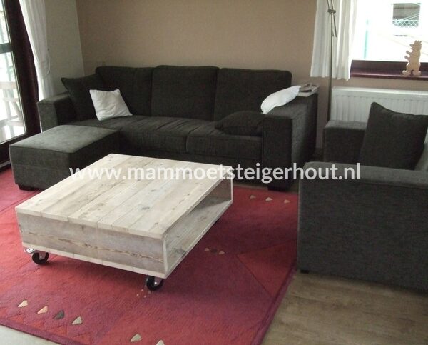 Steigerhout  Salon tafel op wieltjes